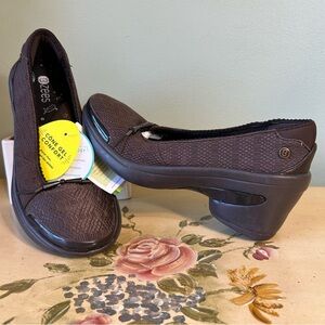 Bzees Brown Demi Electric Gel Cloud Slip On Pumps Shoes 6.5 NEW NWT